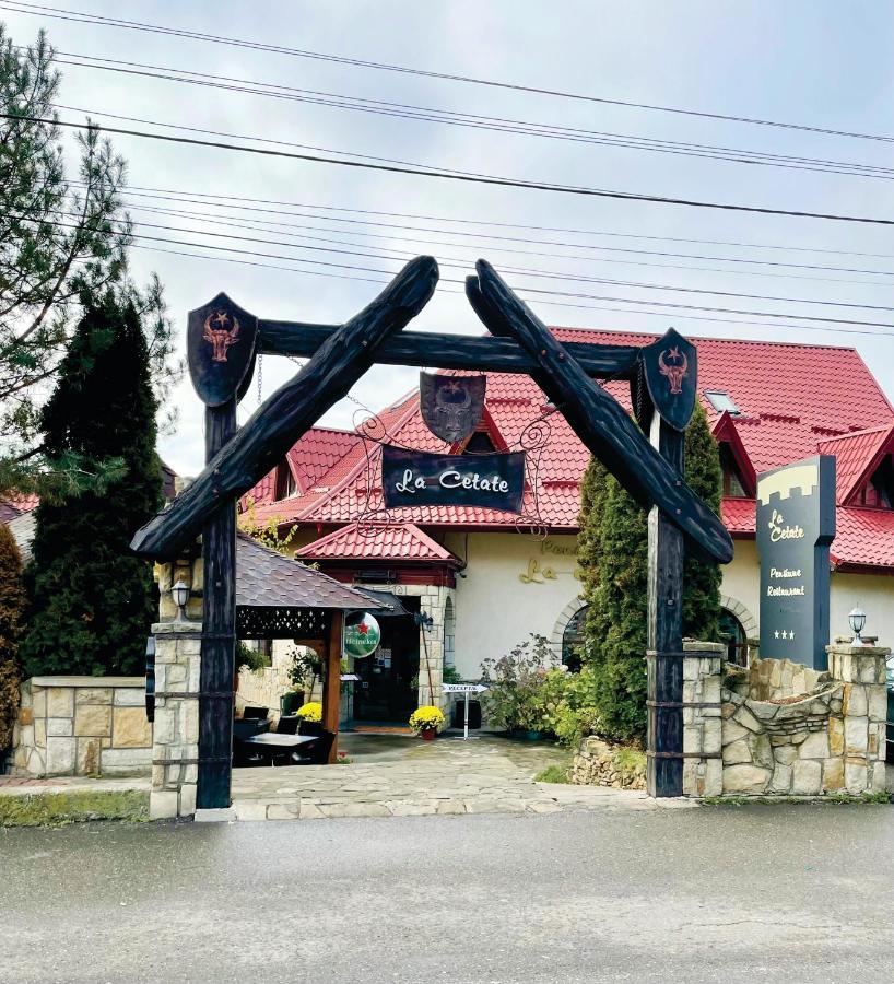 Pensiunea La Cetate Târgu Neamţ Exterior foto