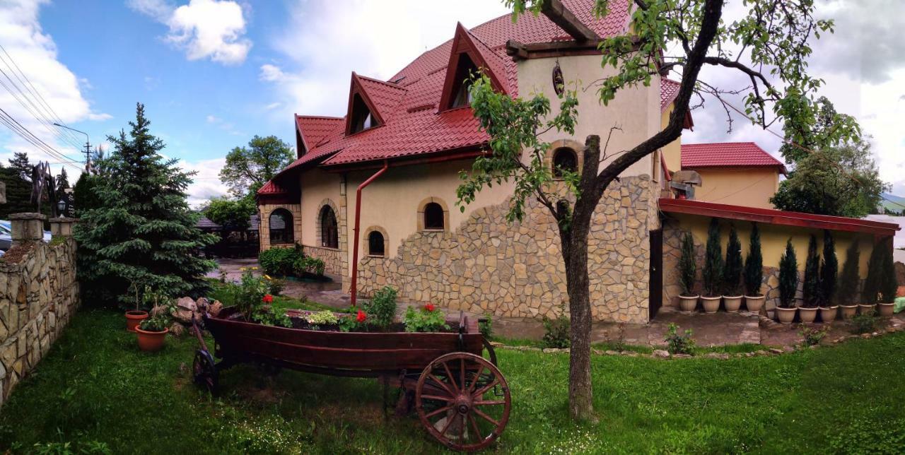 Pensiunea La Cetate Târgu Neamţ Exterior foto